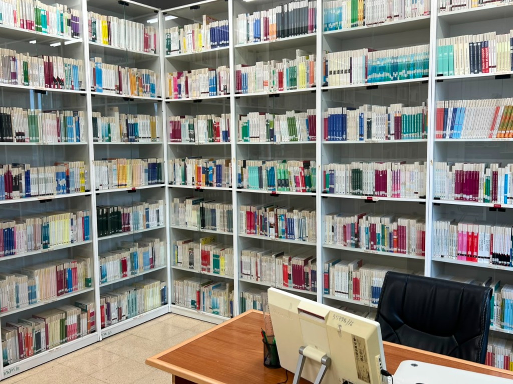 مكتبة المعهد الوطني شبه الطبي
